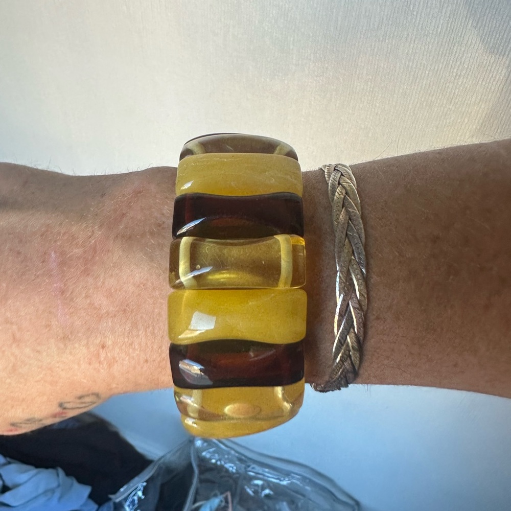 Beautiful vintage Lucite bracelets! - Picture 6 of 7